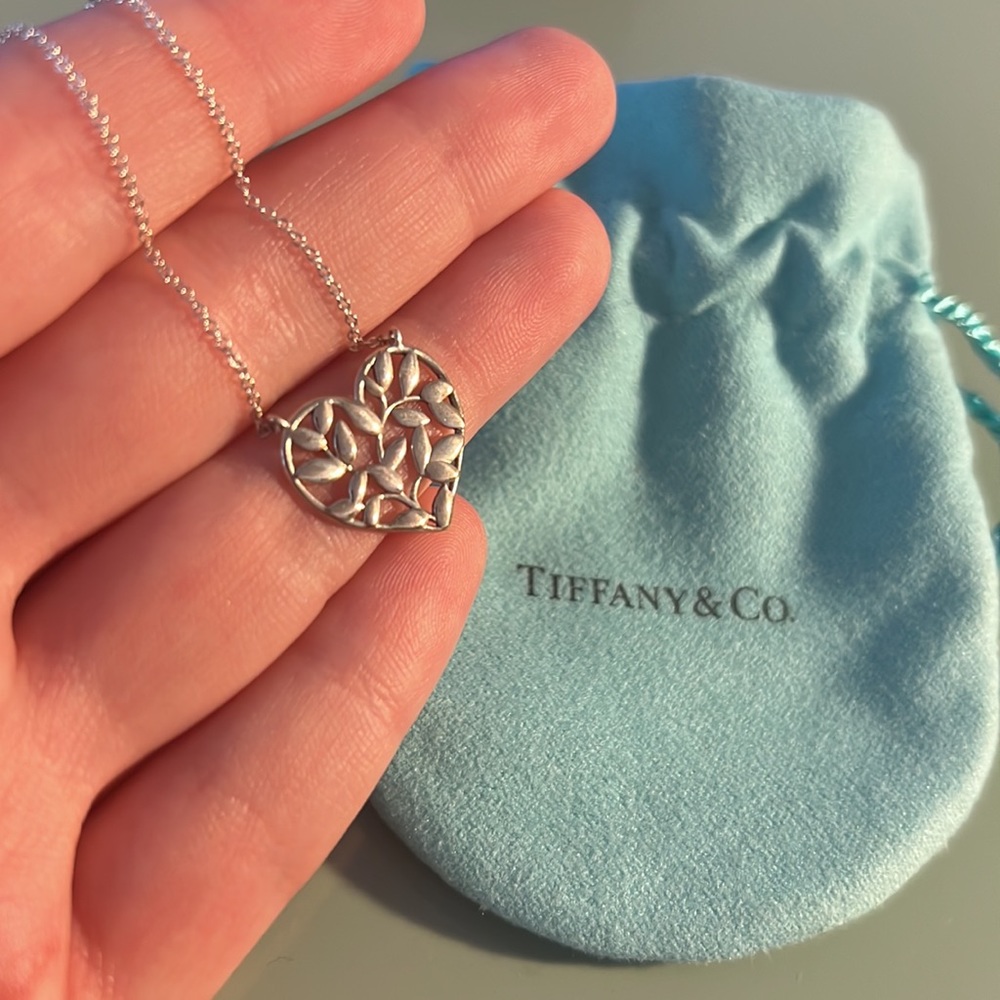 Tiffany & Co. Paloma Picasso Olive Leaf Heart Pendant 18”